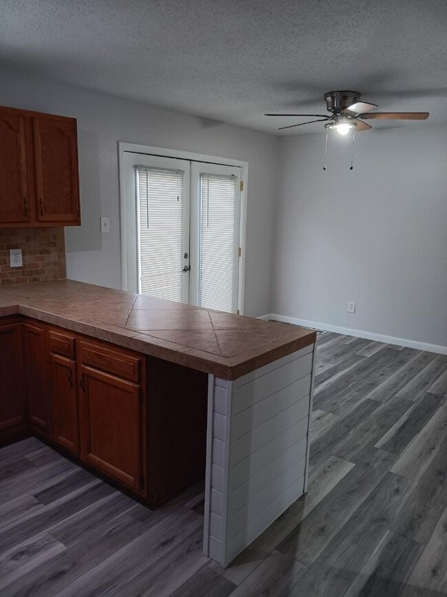 Kitchen/Dining - 620 Graybridge E