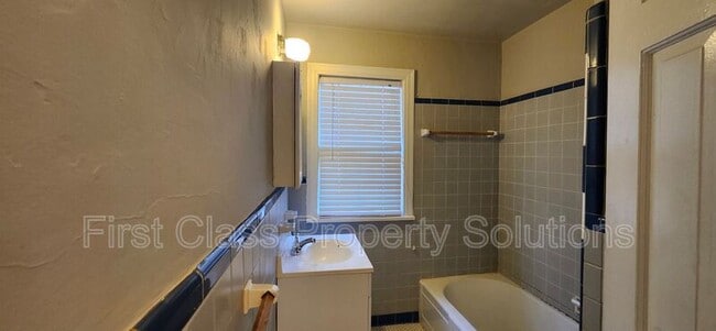 Building Photo - 1126 NW 55th St