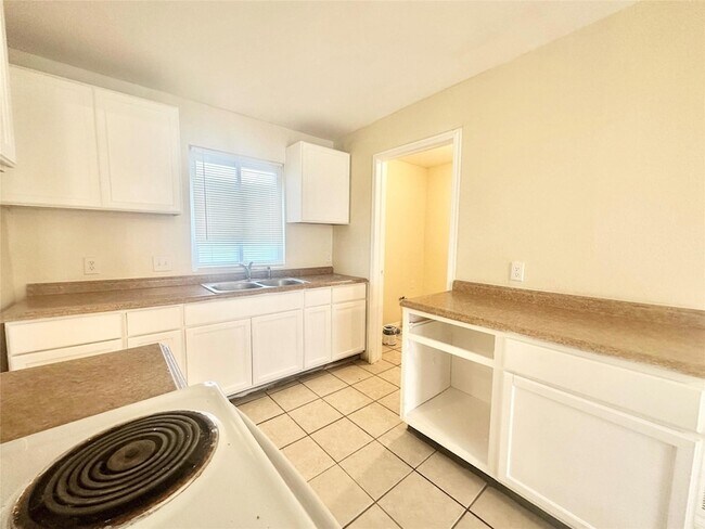 Building Photo - 5101 Purple Sage Dr