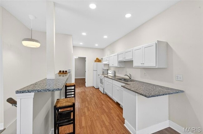 Building Photo - 4218 Vista Ave