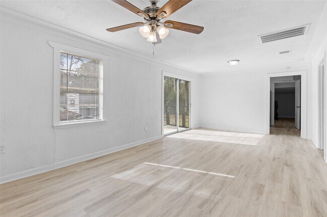 Building Photo - 16643 Lake Cir