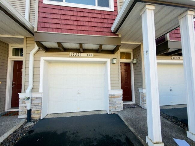 Building Photo - Gorgeous Tri-Level Condo at Progress Ridge — Lake Views!