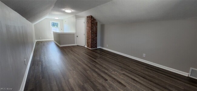 Building Photo - 517 Evans Ave