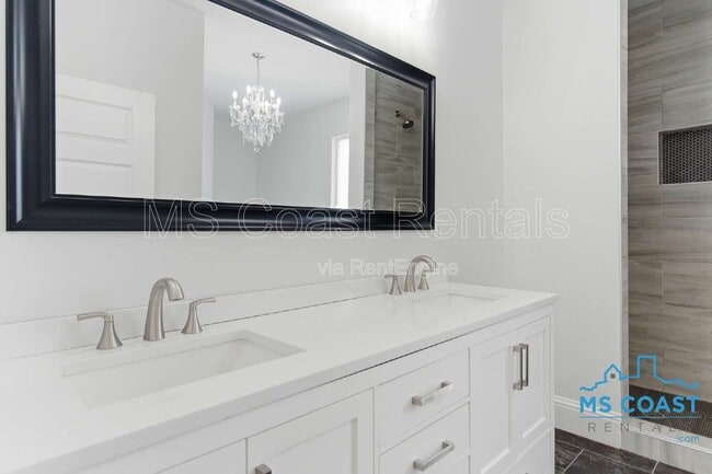 Building Photo - 15334 Oak Creek Cove