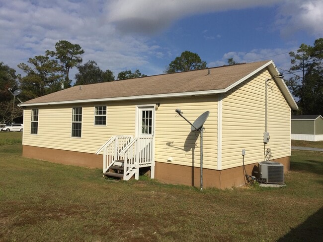 Building Photo - 1102 NE 16th Ave