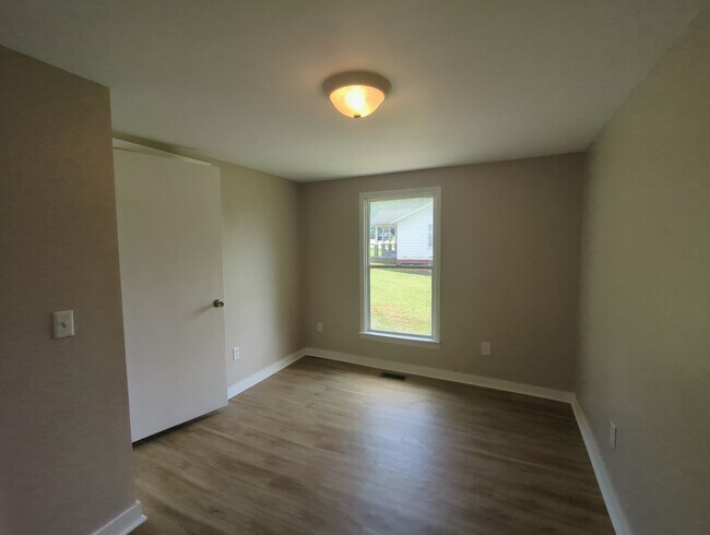 Building Photo - 116 2nd St