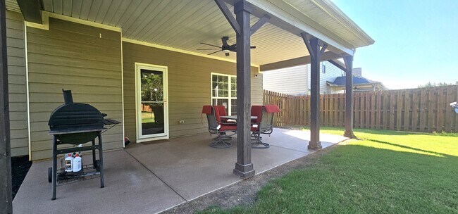 Building Photo - 821 Herrington Dr