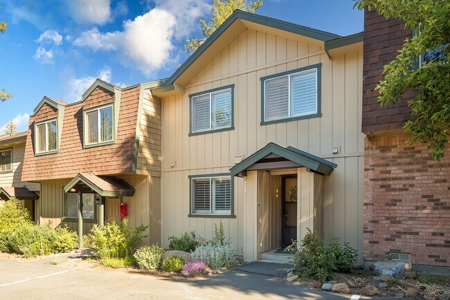 Building Photo - 3101 Lake Forest Rd