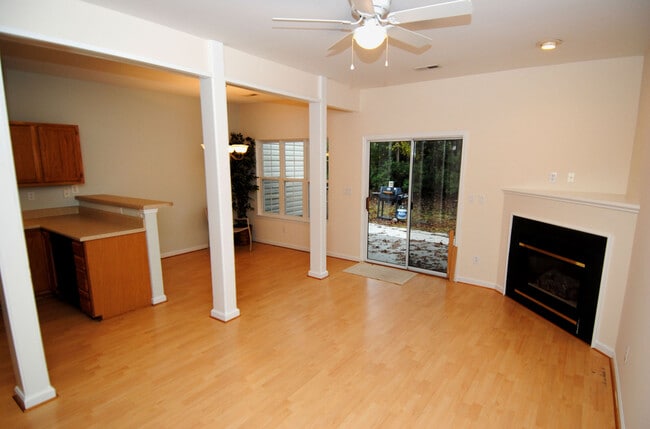 Building Photo - HEATHFIELD HALL- 3BD/2BA Townhome