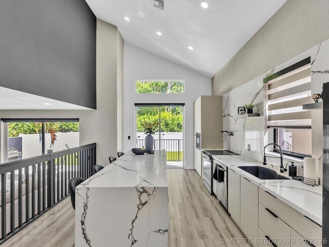 Building Photo - 7834 Oak Grove Cir
