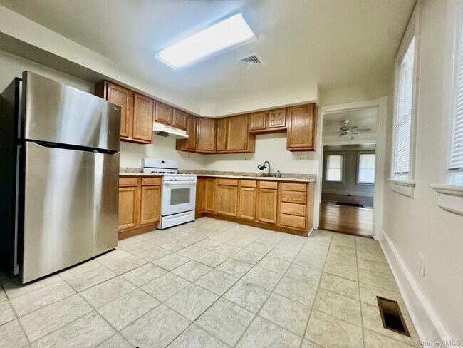 Building Photo - 82 State St