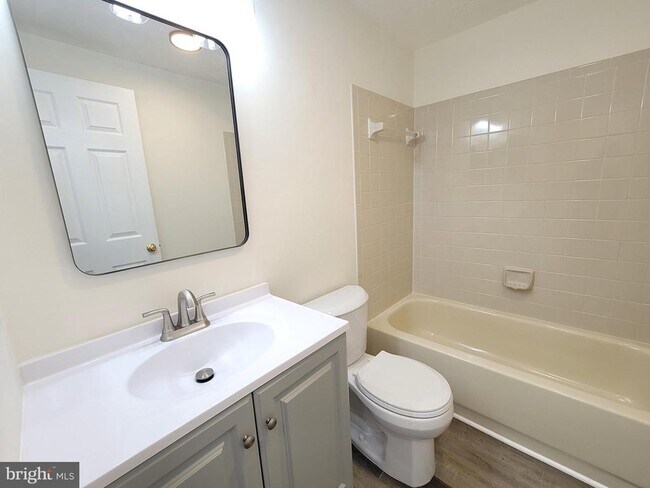 Building Photo - 589 Boysenberry Ln