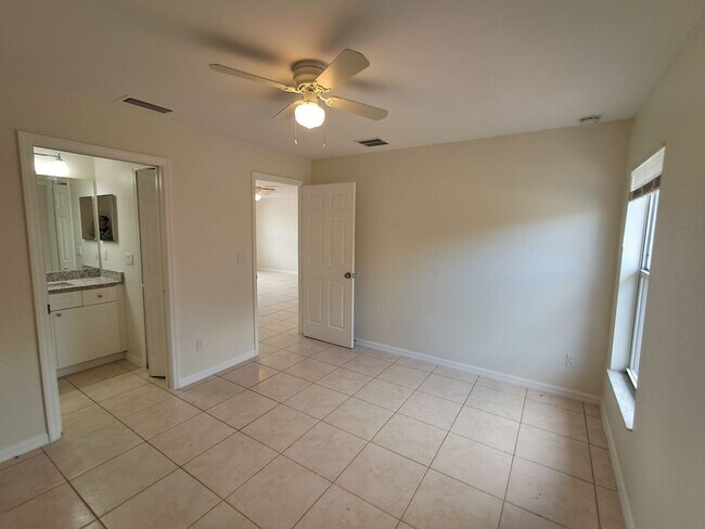 Building Photo - 2204-2206 Kenneth Ave S