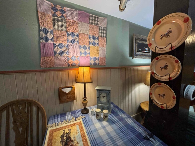 Building Photo - 425 S Washington St