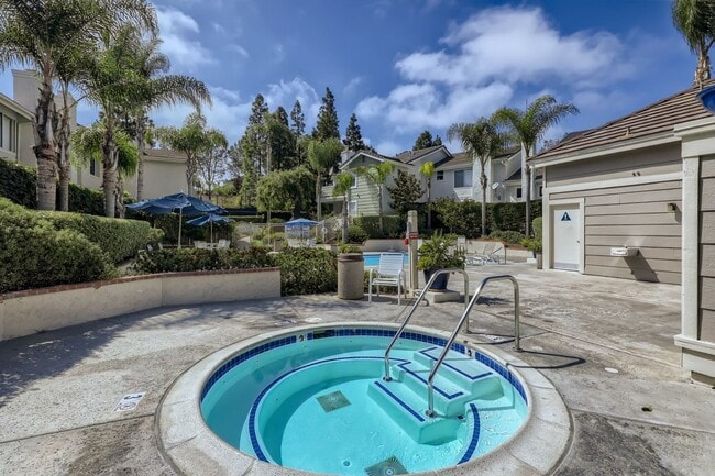 Building Photo - Beautifully Remodeled Townhome in the Cambria Community – Del Mar Heights