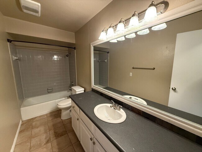 Building Photo - 3 Bedroom in Jenks School district!!