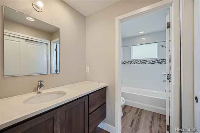 Building Photo - 6633 Avrum Dr