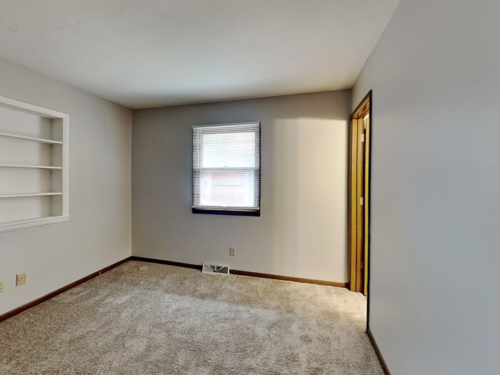 Building Photo - 132 W Old S St