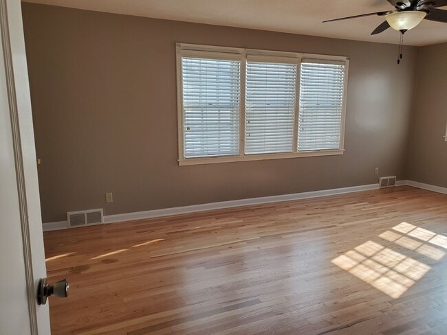 Building Photo - Gorgeous home near Westboro park.