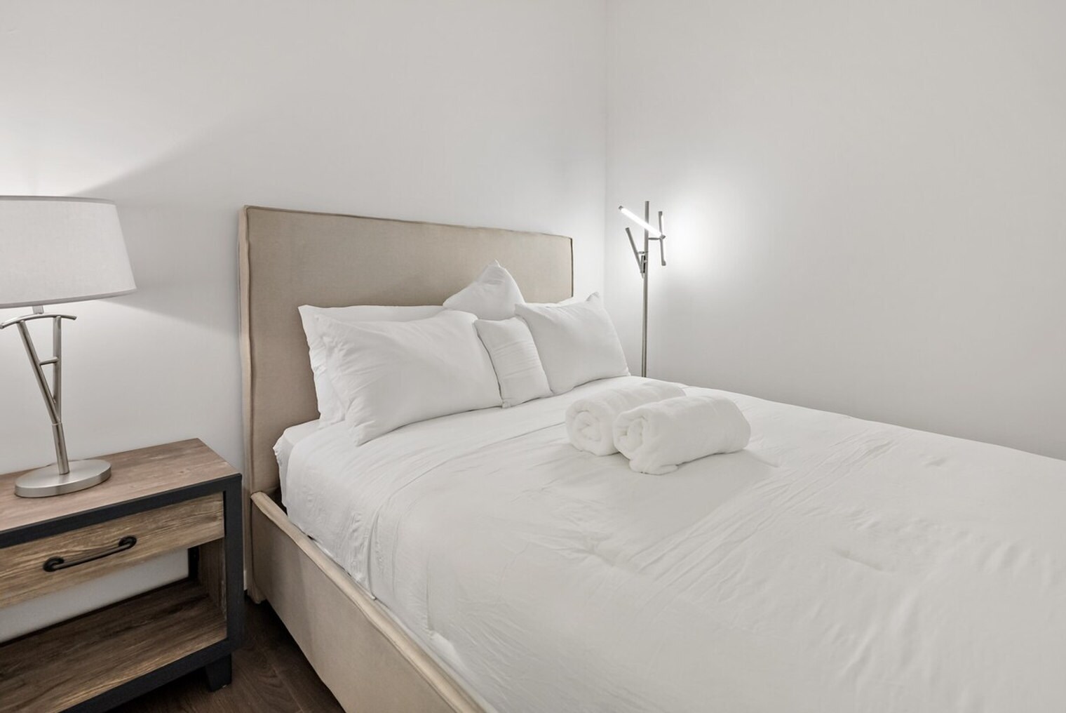 Building Photo - 1720 Saic Dr