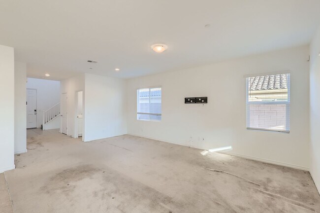 Building Photo - Beautiful 4 bed, 4.5 bath, 3 car garage with full casita!