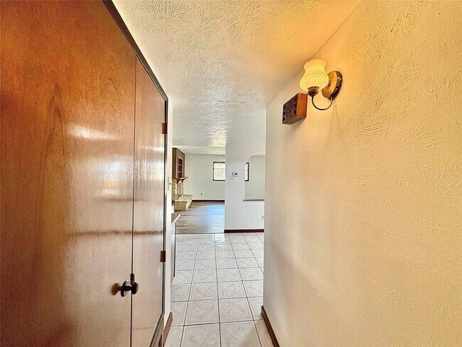 Building Photo - 7111 El Sereno Dr