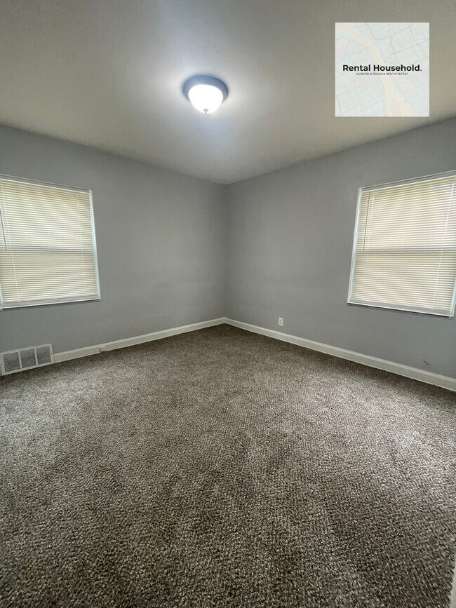 Building Photo - Stunning Renovated 3-Bedroom Bungalow-Move In Ready!!!