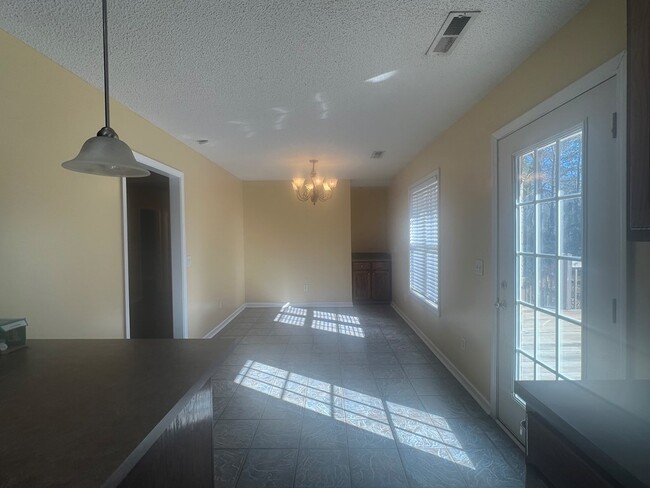 Building Photo - 30 Spanish Moss Cir