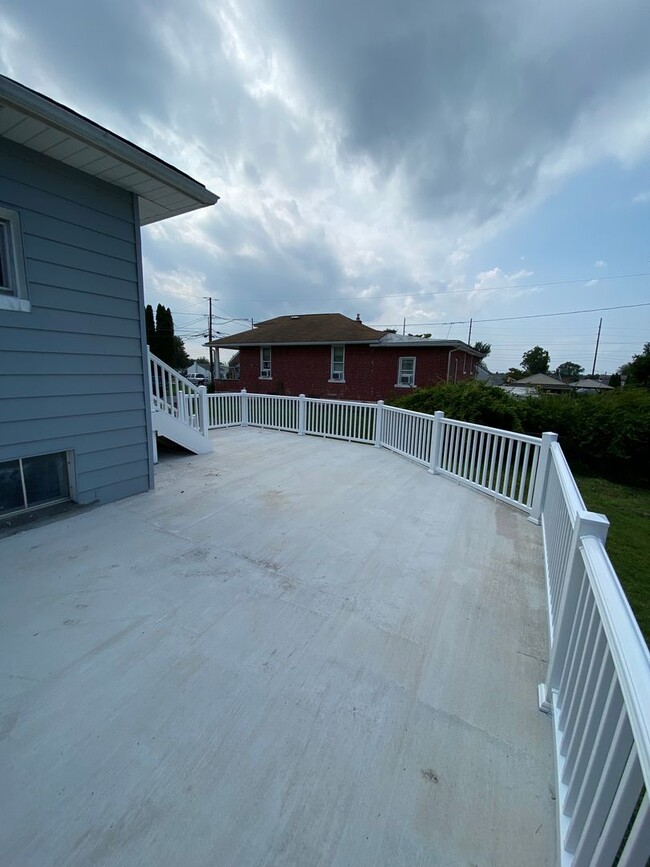 Building Photo - Cozy Renovated 2-Bedroom Home in Emmaus – ...