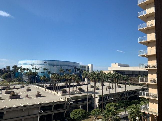Building Photo - Beautiful 2 Bed + 2 Bath Long Beach Condo ...