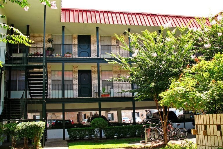 Building Photo - 203 W 39th St