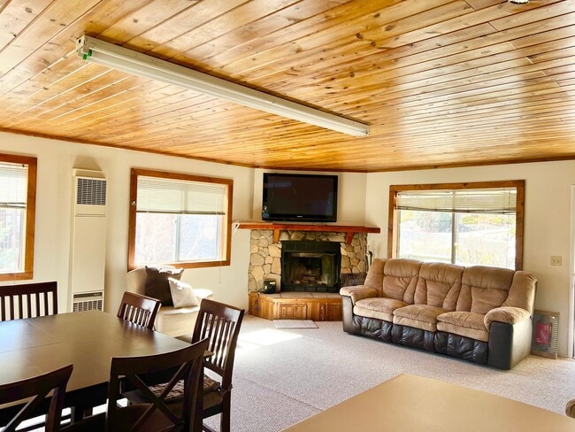 Building Photo - 16420 Huron Dr