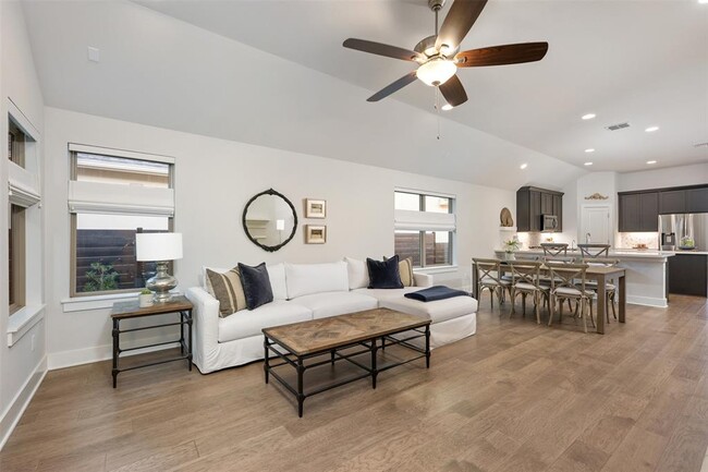 Building Photo - 418 Raleigh Dr