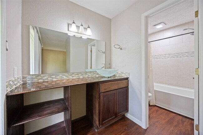 Building Photo - 2325 W Settler's Way