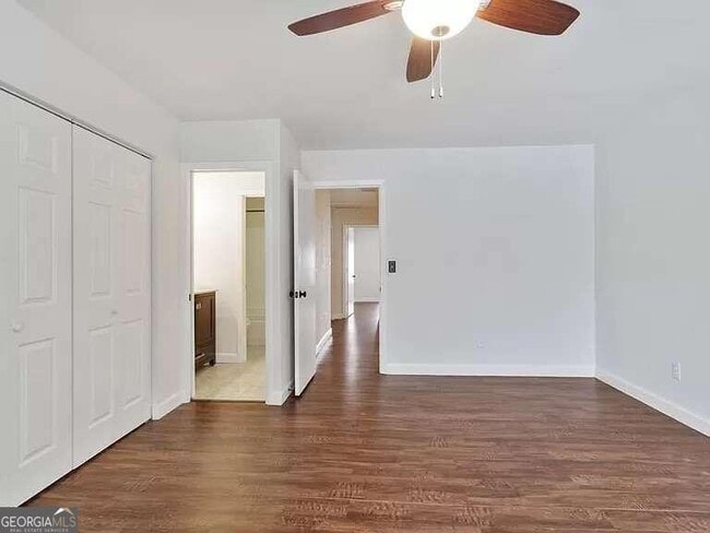 Building Photo - 2032 Powers Ferry Trce SE