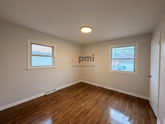 Building Photo - 1433 Shell St