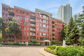 Building Photo - 400 N Clinton St