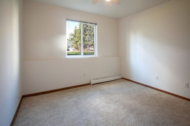 Building Photo - Two Bedroom Ground Floor