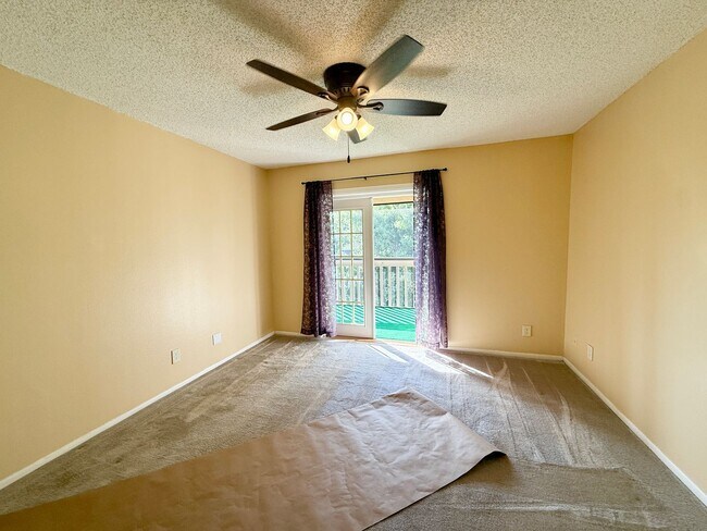 Building Photo - Belleair Village Condo 1/1 Open floor plan
