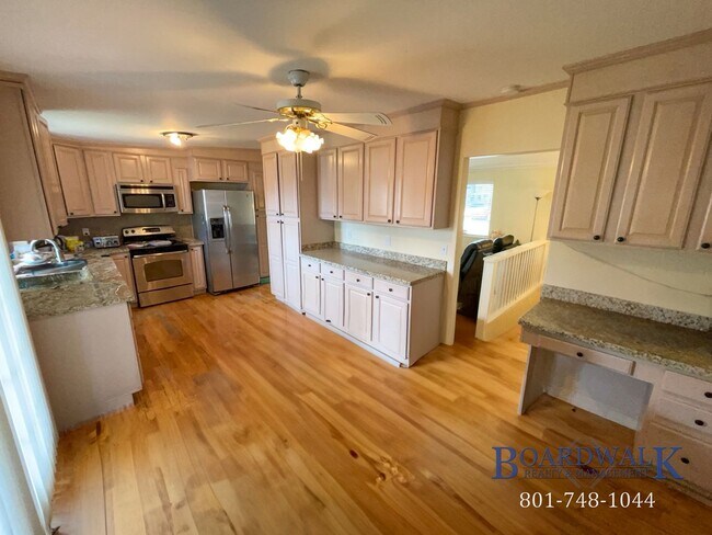 Building Photo - 2827 E Bridgewater Dr
