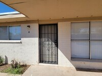 Building Photo - 3423 E Flower St