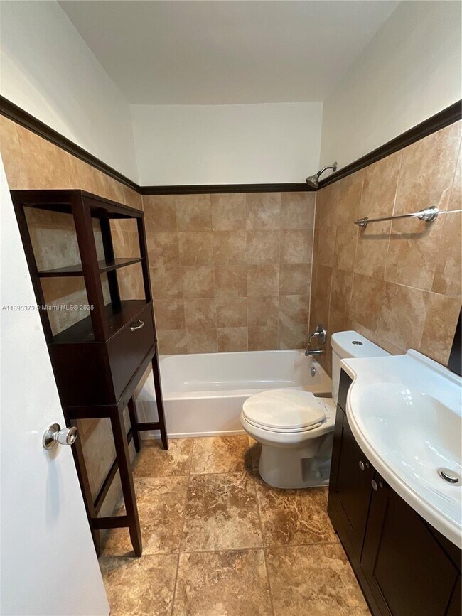 Building Photo - 419 Golden Isles Dr