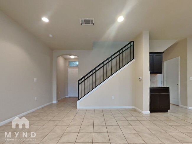 Building Photo - 2880 Donnell Dr
