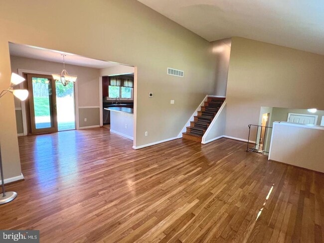 Building Photo - 2208 Jamaica Dr