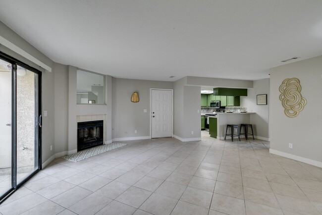 Building Photo - Remodeled 2 Bedroom 2 Bath Condo