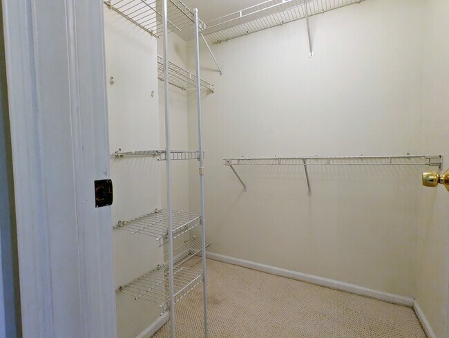 Building Photo - 309 Willow Pkwy
