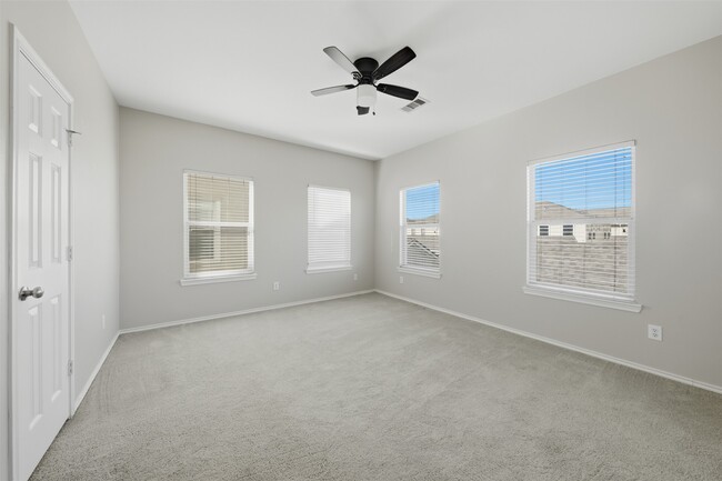 Building Photo - 1929 Kemah Village Dr