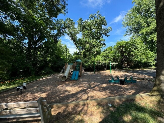 Building Photo - Spacious 2 Bed 2 Bath Condo In Vibrant The...