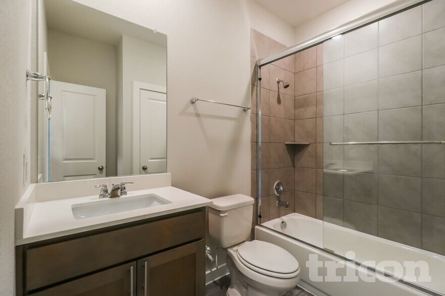 Building Photo - 605 Raglands Rd