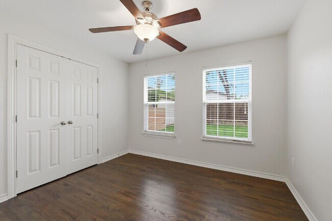 Building Photo - "Beautifully Maintained 3-Bedroom, 3-Bath Gem with Modern Updates, Spacious Living and Exceptiona...